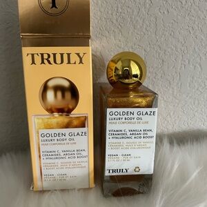 TRULY Golden Glaze Body Oil with Vitamin C